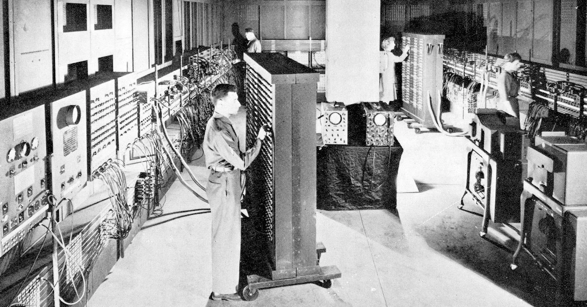 Das toneladas aos microchips: a evolução dos computadores